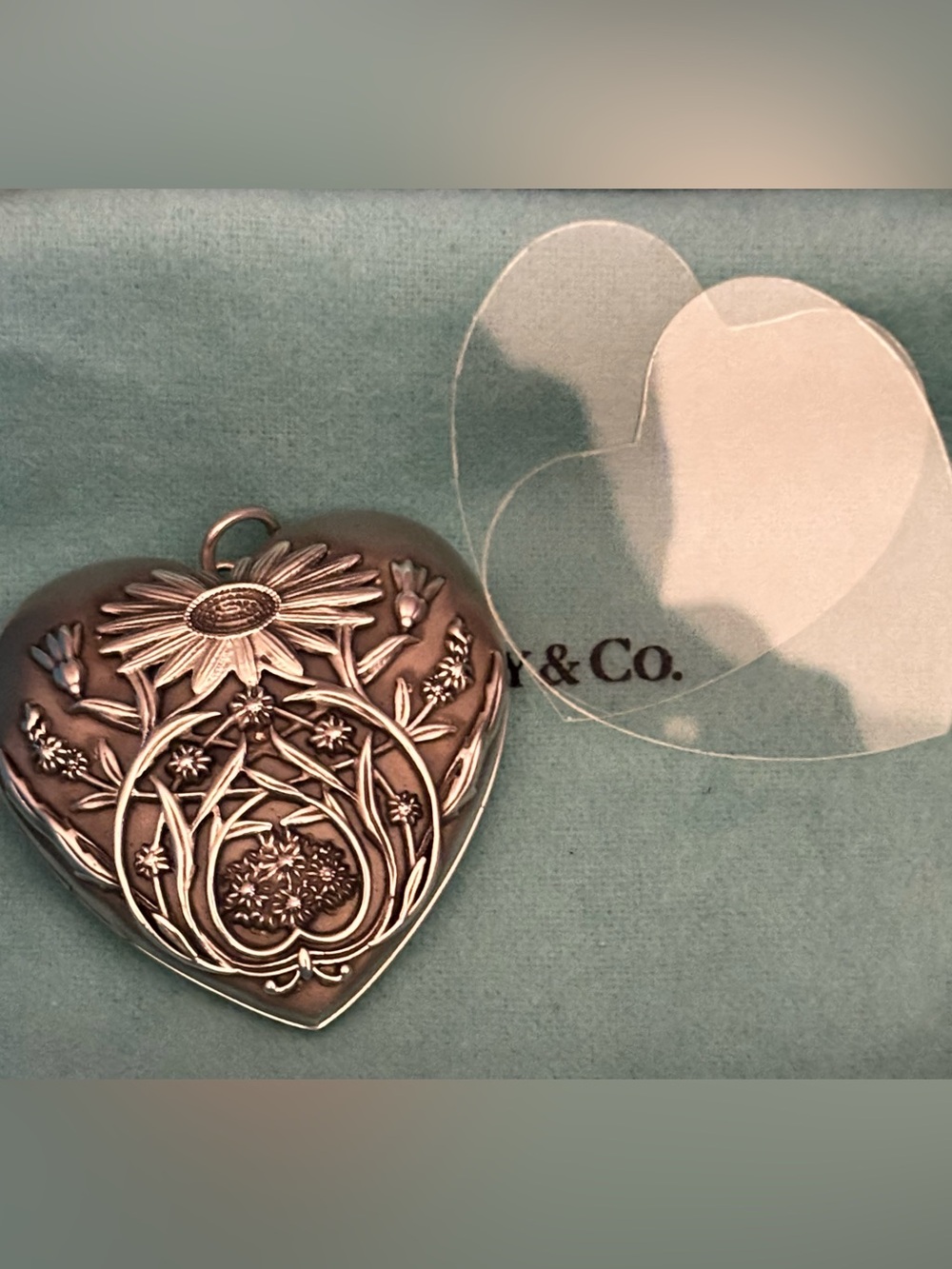 STERLING SILVER, TIFFANY & CO. ZIEGFELD DAISY HEART LOCKET - Picture 9 of 10